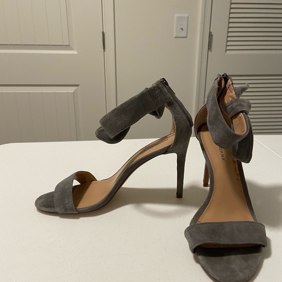 Banana Republic women’s ankle-strap suede heels — size 7.5 - Picture 3 of 6
